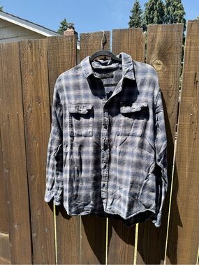 Men's Gray & Blue Plaid Button-Front Shirt